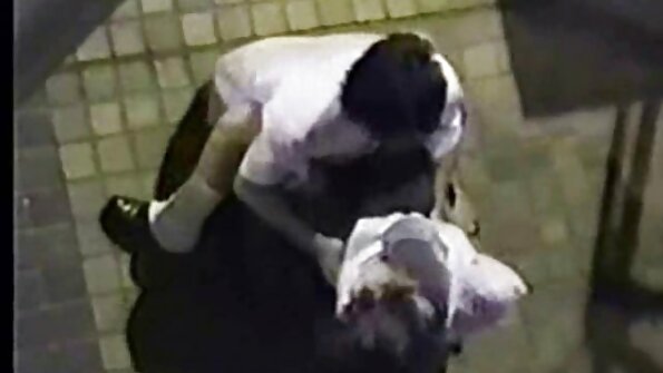 Una ragazza alta con un corpo magro viene scopata nella sua figa bagnata e porno piu belli stretta